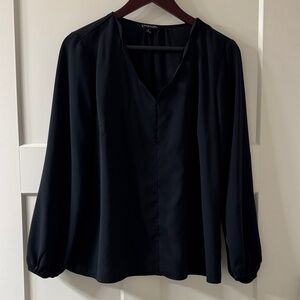 41 Hawthorn Black V-Neck Long-Sleeve Blouse